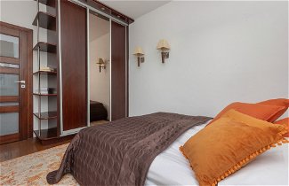 Photo 2 - Cozy Apartment Near Airport by Renters