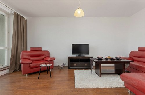 Photo 18 - Cozy Apartment Near Airport by Renters