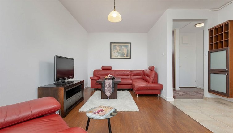 Photo 1 - Cozy Apartment Near Airport by Renters