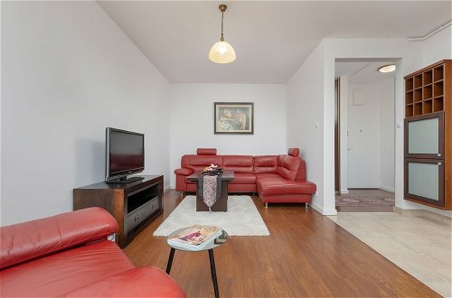Photo 15 - Cozy Apartment Near Airport by Renters