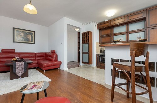 Photo 20 - Cozy Apartment Near Airport by Renters