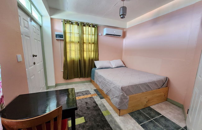 C & M Suites Your Haven in the City - Photo 4