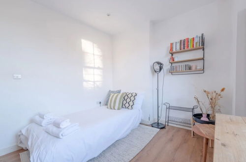 Photo 6 - Modern and Beautiful 2 Bedroom Flat - Haggerston