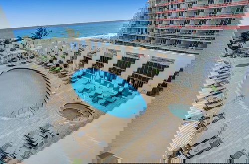 Foto 26 - Elegant Beachfront Condo: Your Perfect Getaway!