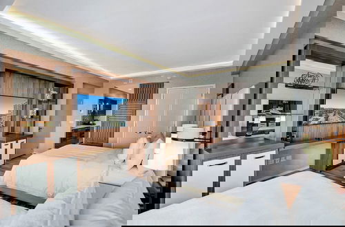 Foto 12 - Elegant Beachfront Condo: Your Perfect Getaway!