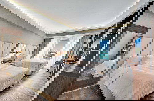 Foto 9 - Elegant Beachfront Condo: Your Perfect Getaway!