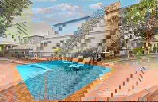 Foto 2 - 5 Mins to Beach, Shared Pool, Covered Deck, Bikes Heron Cottage by Avantstay