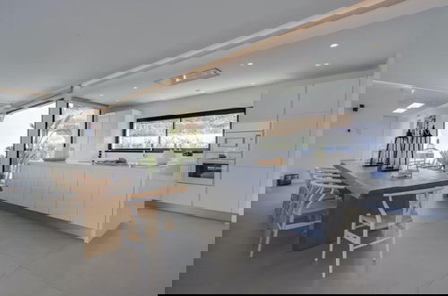 Foto 17 - Sleek Villa With Nice Terrace