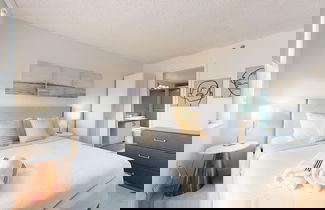 Foto 3 - Lux Condo at Yacht Club 10min from Beach