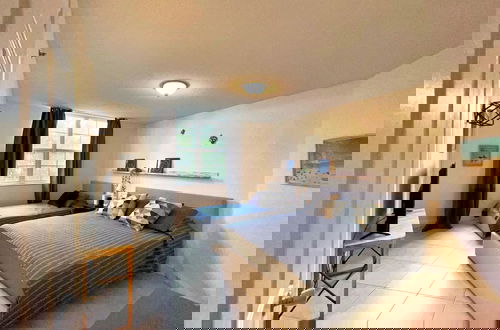 Foto 9 - Lux Condo at Yacht Club 10min from Beach