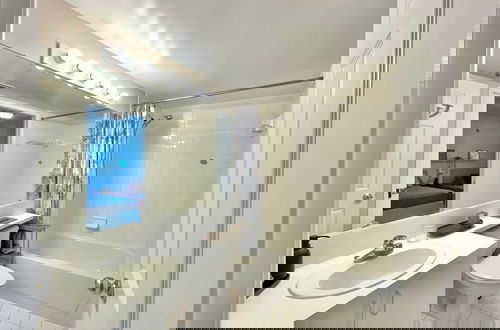 Foto 42 - Lux Condo at Yacht Club 10min from Beach