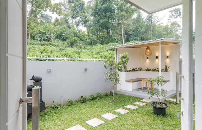 Calma Edelweiss Villa Lawang Malang - Foto 28