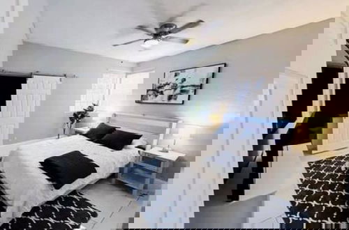 Foto 2 - Hollywood Hideaway Luxe 3BR Escape