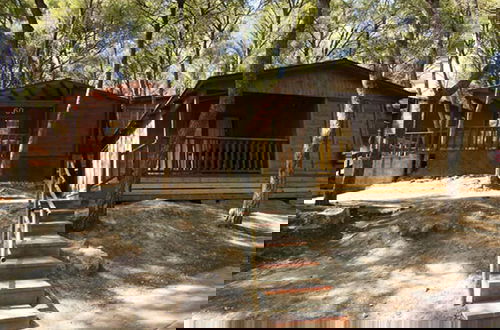 Foto 29 - Beautiful Wooden Bungalow With Shared Pool