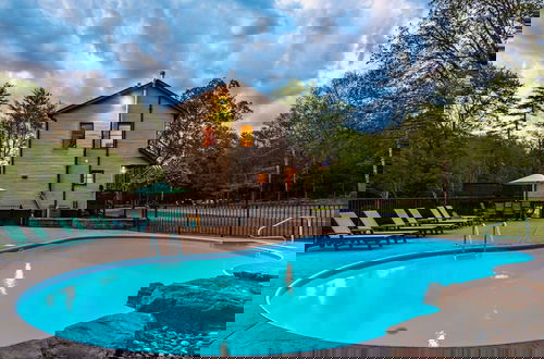 Foto 67 - Family Fun Oasis Hot Tub Steam Room Pool Stream Firepit Games