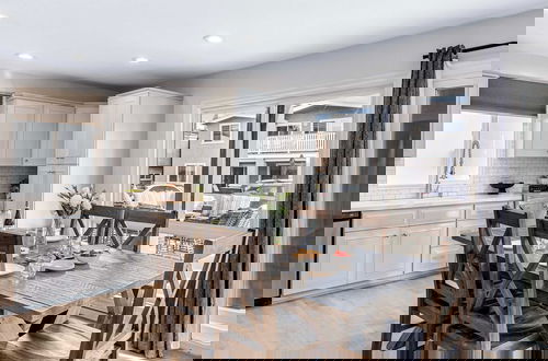 Foto 5 - Sandy by Avantstay Oceanview, Steps to Beach Patio w/ Fire Pit + Dining Area
