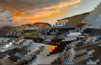 Foto 1 - Sandy by Avantstay Oceanview, Steps to Beach Patio w/ Fire Pit + Dining Area