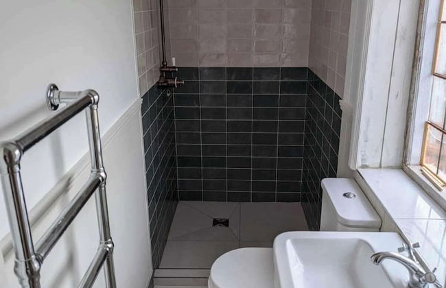 Norfolk Oasis - Modern 2-bed Apartment - Photo 9