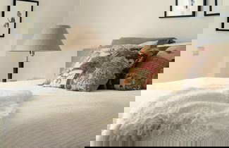 Foto 2 - Lavish Villa With Private Pool
