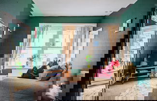 Photo 1 - Host Stay Broadbanks Apartment