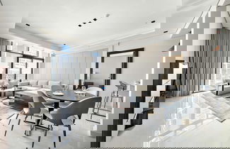 Foto 1 - Modern 1BR With Stunning Views in Business Bay