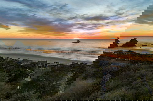Foto 43 - Royal Canoe by Avantstay Walk to the Shore Private Yard