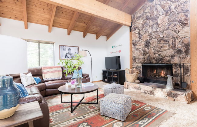Wolfe by Avantstay 5mins Northstar w Hot Tub Fireplace 2 Private Decks - Foto 4