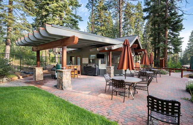 Wolfe by Avantstay 5mins Northstar w Hot Tub Fireplace 2 Private Decks - Foto 37