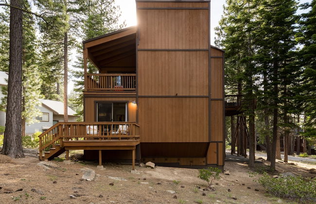 Wolfe by Avantstay 5mins Northstar w Hot Tub Fireplace 2 Private Decks - Foto 26