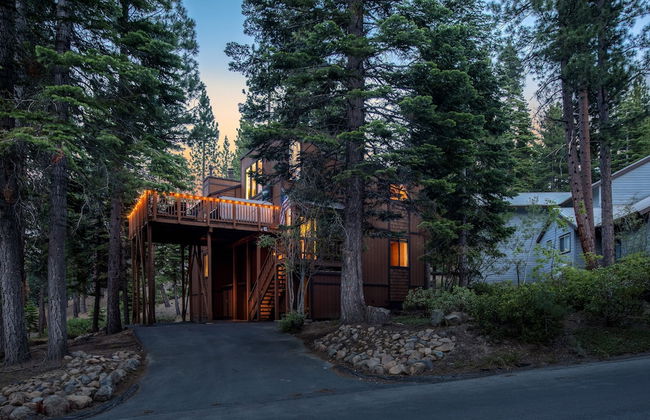 Wolfe by Avantstay 5mins Northstar w Hot Tub Fireplace 2 Private Decks - Foto 6