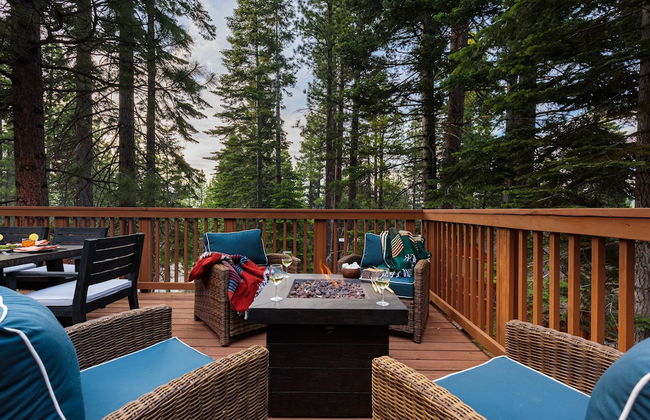 Wolfe by Avantstay 5mins Northstar w Hot Tub Fireplace 2 Private Decks - Foto 3