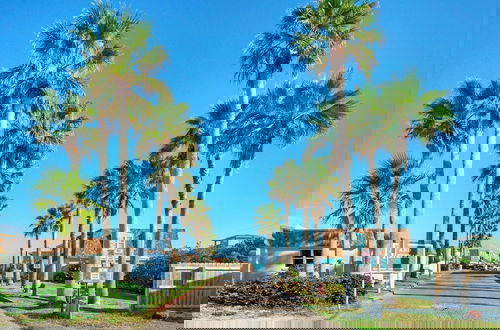Foto 5 - Bubbly Blew by Avantstay Beachfront Condo View