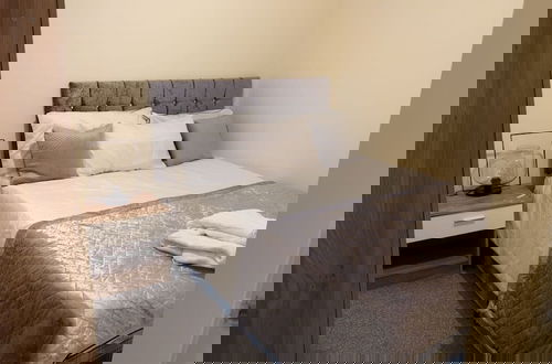 Photo 2 - Modern Apt - City Views - Parking - Sleeps 3