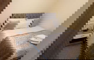 Photo 2 - Modern Apt - City Views - Parking - Sleeps 3