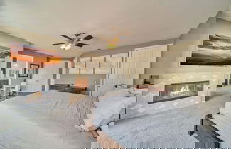 Foto 3 - Spacious Golf Course Retreat - w/ Modern Kitchen
