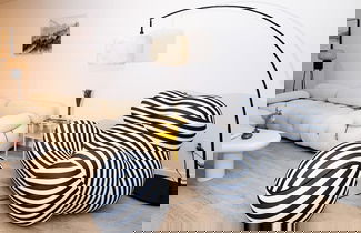 Foto 2 - Modern Designer Stay Bright Chic Spacious