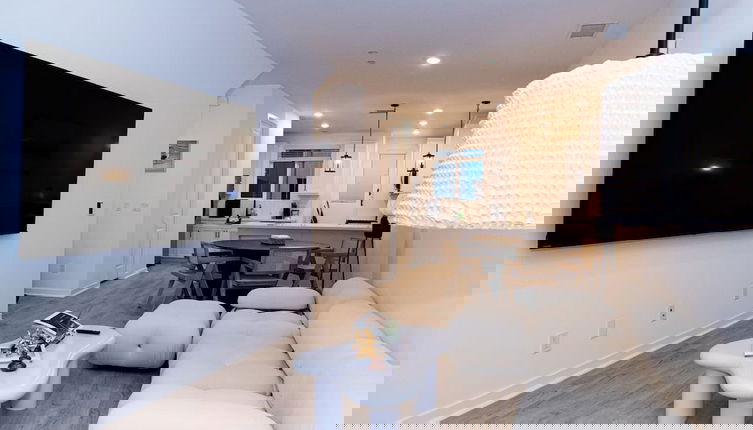 Photo 1 - Modern Designer Stay Bright Chic Spacious