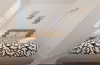 Foto 3 - Modern Designer Stay Bright Chic Spacious