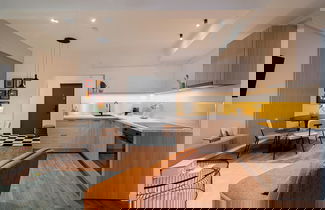 Foto 1 - Modern & Spacious 2BR Steps to Cismigiu Gardens