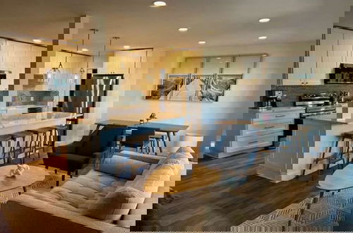 Foto 6 - NEW Stunning Home-close to Beaches-pet Friendly