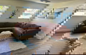 Foto 2 - NEW Stunning Home-close to Beaches-pet Friendly