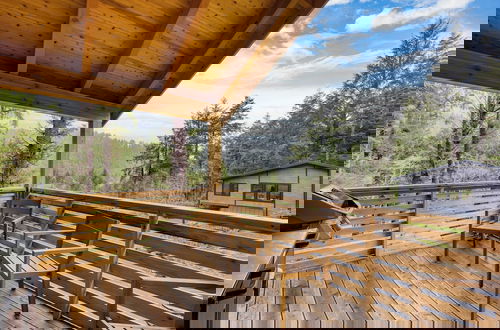 Foto 3 - Rustic Arch Cape Getaway w/ Vibrant Interior Walk to the Beach Cape Wonder