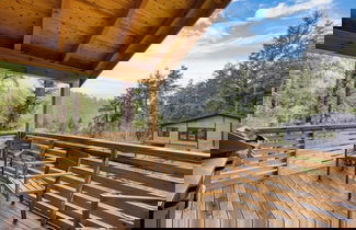 Foto 3 - Rustic Arch Cape Getaway w/ Vibrant Interior Walk to the Beach Cape Wonder