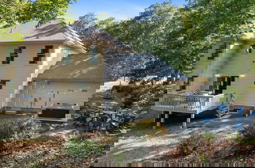 Foto 37 - Charming Poconos Retreat With hot tub Fireplace