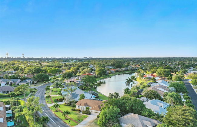 Private Pool, Pond Views, & Bonus Lounge in Gated Naples Community Drive to Dining & Sand - Photo 45