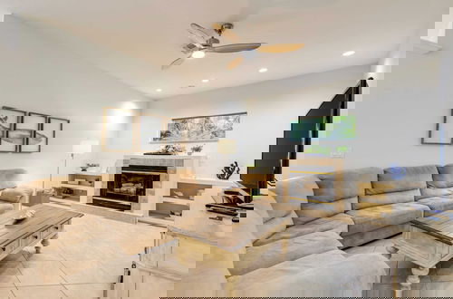 Foto 15 - Private Pool, Pond Views, & Bonus Lounge in Gated Naples Community Drive to Dining & Sand