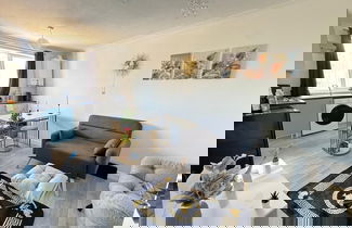 Photo 1 - Charming London Apartment Retreat