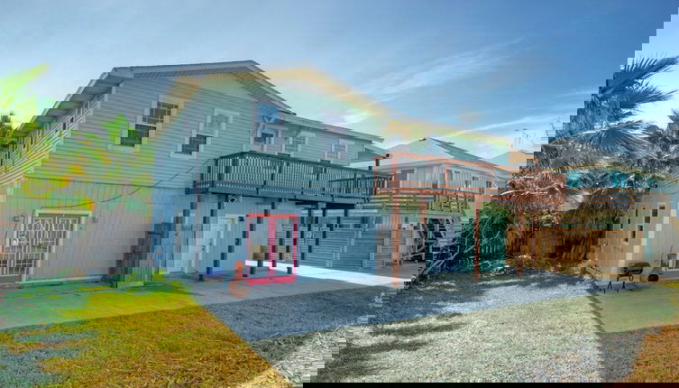 Foto 1 - 2-unit Home in Golf Cart Zone w Patio Balcony Salty Sunshine Multi-family Retreat