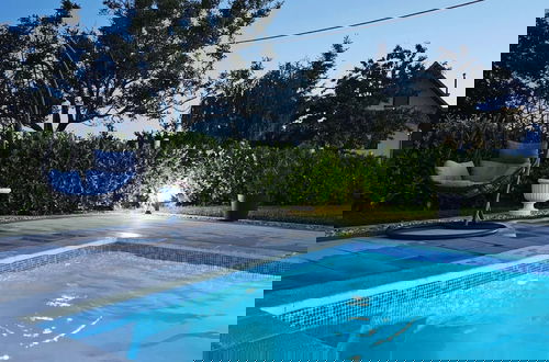 Foto 4 - Villa Cerina With Outdoor Swimming Pool