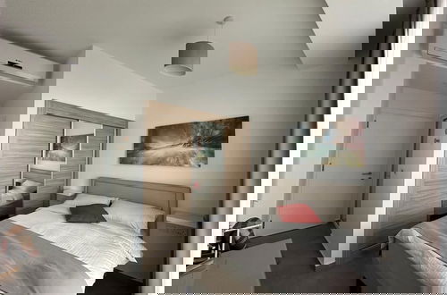 Foto 6 - Charming 2 Bedroom Garden Suite Getaway